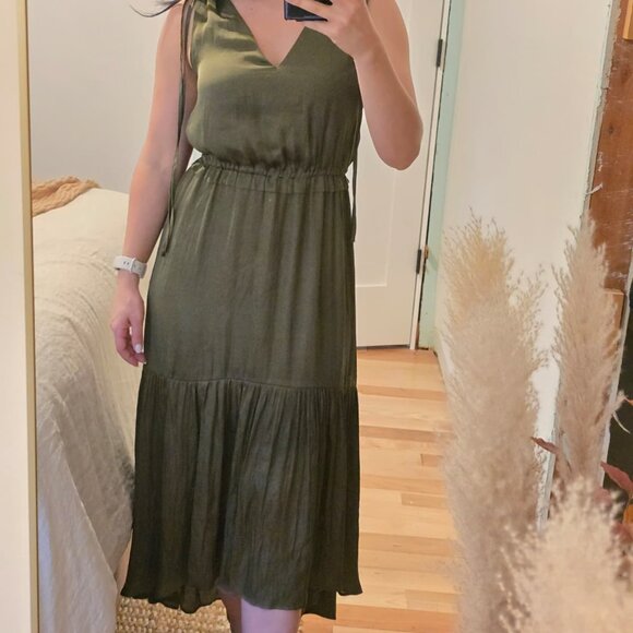 Green flowy dress - Picture 3 of 5